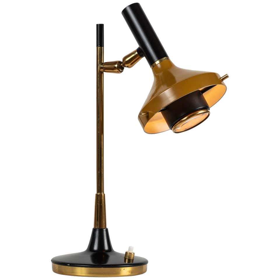 1950s Oscar Torlasco Table Lamp Model 553/P for Lumi: Quantity: 1 1950s Oscar Torlasco table lamp model 553 for Lumi. Executed in painted metal and patinated brass. Oscar Torlasco (Designer),Lumi (Designer)