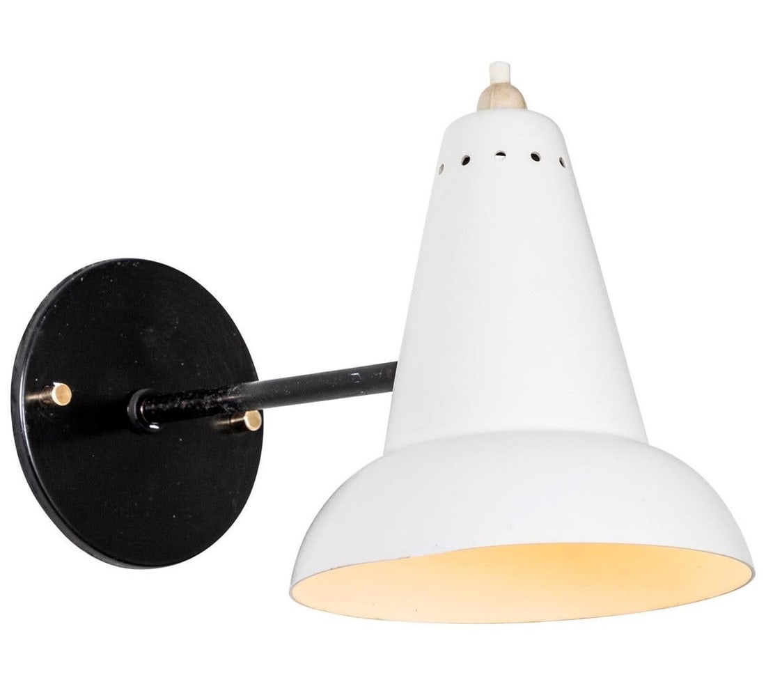 1950s Italian White Articulating Sconce Attributed to Gino Sarfatti: Quantity: 1 1950s Italian white articulating sconce attributed to Gino Sarfatti. Executed in brass and white painted aluminum. Sconces pivot up or down and left or right on a ball joint. 1Professional