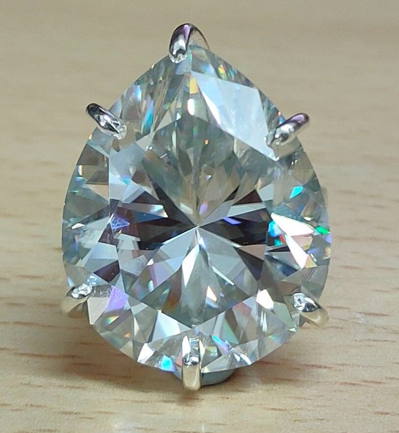 30 Carat  Treated Off White Diamond Solitaire Ring In 925 Silver. Certified (1 of 4)