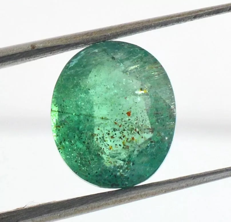 IGI Certified 3.38 Carat Natural Emerald Oval Cut Loose Stone: IGI Certified 3.38 Carat Natural Emerald Oval Cut Loose Stone 10.28x8.73x5.57 MM