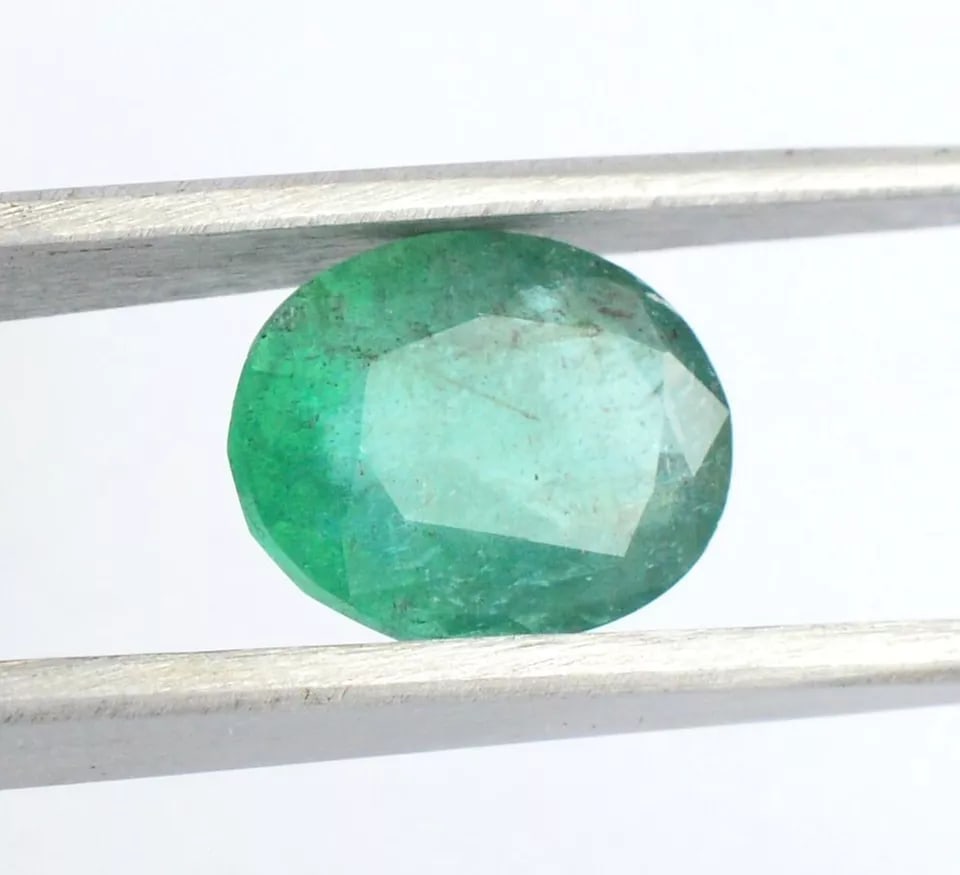 IGI Certified 3.69 Carat Natural Emerald Oval Cut Loose Stone: IGI Certified 3.69 Carat Natural Emerald Oval Cut Loose Stone 11.50x9.20x5.87 MM