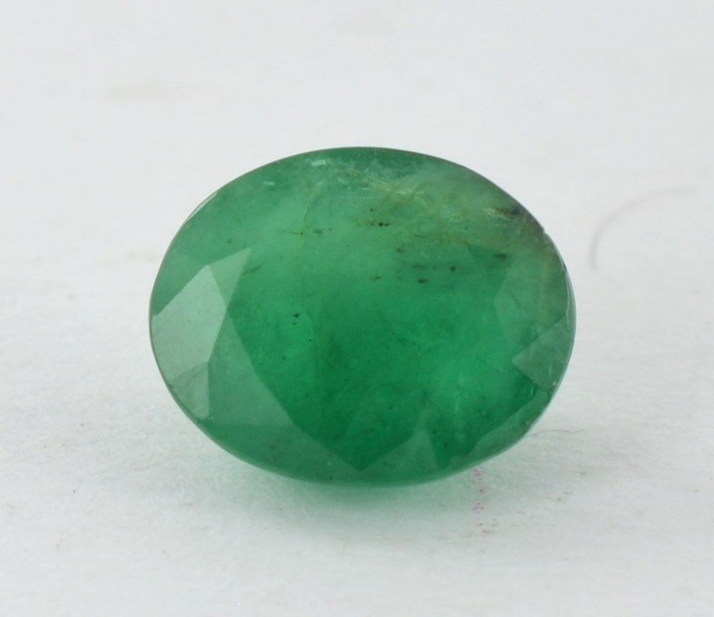 IGI Certifed Natural Green Emerald 3.73 Ct: IGI Certifed Natural Green Emerald 3.73 Ct - Oval Cut - 10.99x8.90x 5.93 mm
