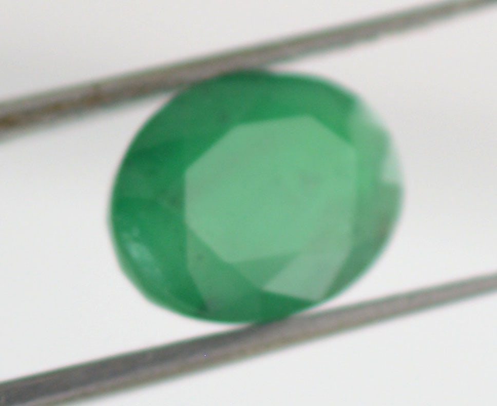 IGI Certifed Natural Green Emerald 3.75 Ct: IGI Certifed Natural Green Emerald 3.75 Ct - 11.41x8.99x5.89 mm