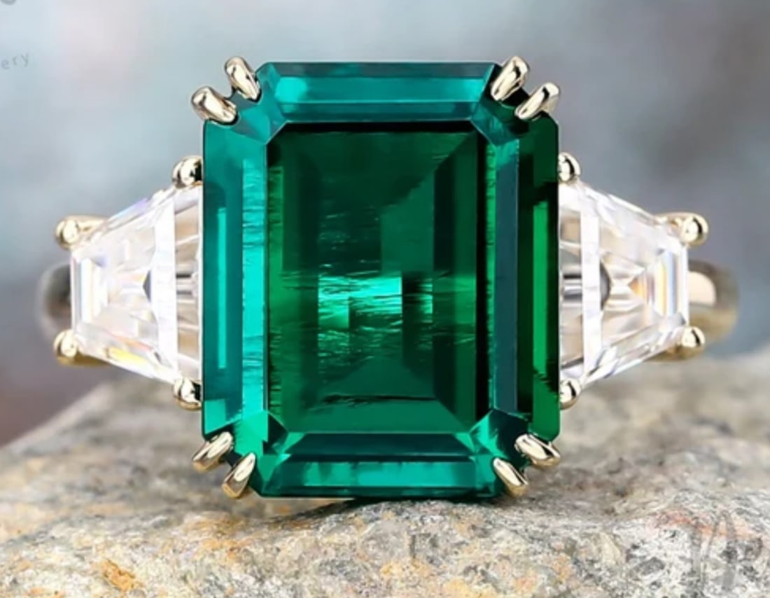 Certified 8 Ct  lab grown Green Emerald 14kt Solid Yellow Gold (1 of 2)