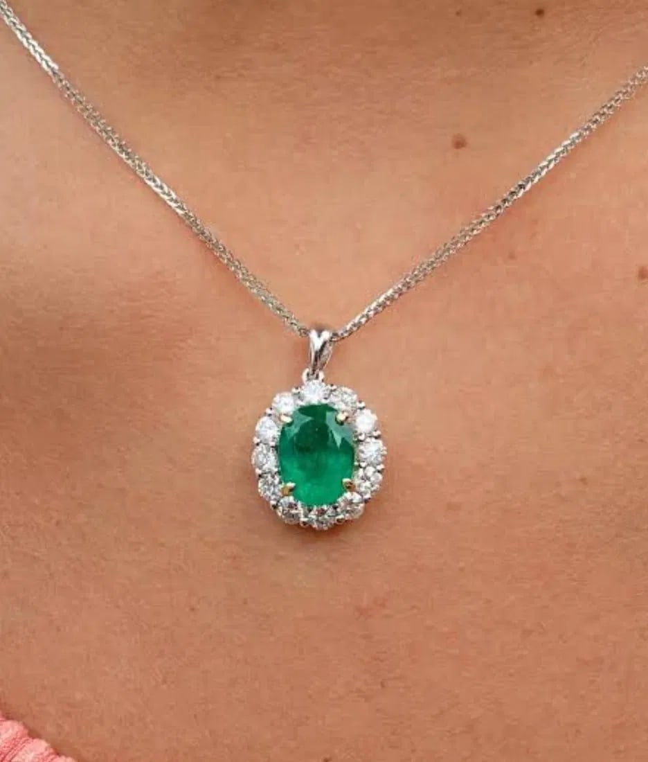 Certified 18kt Solid Gold Emerald Pendant 5 Carat (1 of 1)