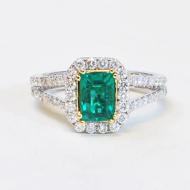 Certified 4.00 Ct lab grown Green Emerald 14kt Solid White Gold Ring (1 of 4)