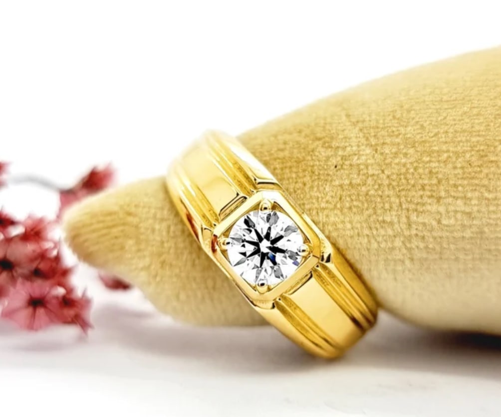 Men's Ring - Certified 1.5 Ct. 14KT Solid Yellow Gold Lab Grown Diamond Round Cut Engagement Ring: Men's Ring - Certified 1.5 Ct. 14KT Solid Yellow Gold D VVS1 Lab Grown Diamond Round Cut Engagement Ring - Ring size is 8