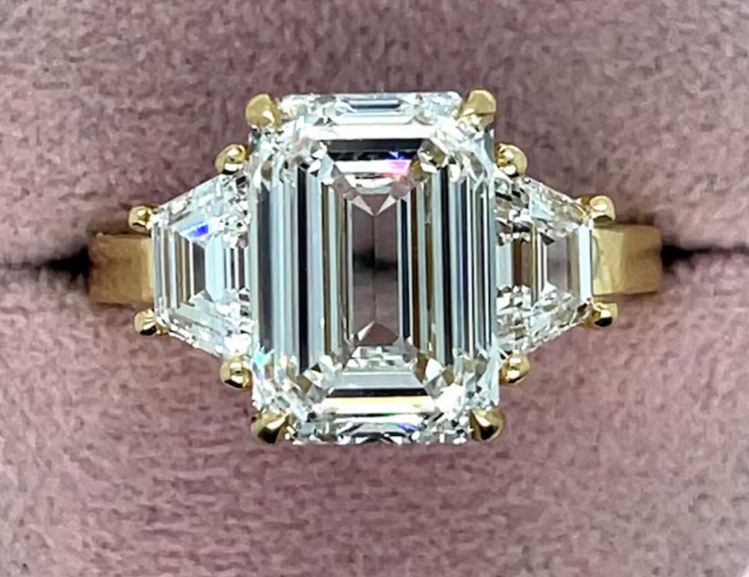Certified 10 Carat Emerald Cut Lab Grown Diamond D VVS1 Color 14kt Solid Yellow Gold Engagement: Certified 10 Carat Emerald Cut Lab Grown Diamond D VVS1 Color 14kt Solid Yellow Gold Engagement Ring - Side Stone Lab Grown Diamonds 0.80 CT Fancy Cut VS1 E Color - Ring Size US 6.5