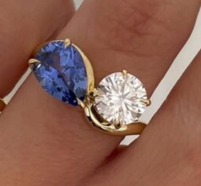 Certified 6 Carat Pear and Round Cut Lab Grown Sapphire & Lab Grown Diamonds 14kt Solid Yellow Gold: Certified 6 Carat Pear Cut Lab Grown Sapphire & Round Lab Grown Diamonds 14kt Solid Yellow Gold Engagement Ring - Ring Size US 7
