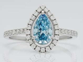 2 Carat - Certified Lab Grown Blue Diamond Ring in 14KT Solid White Gold: 2 Carat - Certified Lab Grown Blue Diamond Pear Cut - Ring in 14KT Solid White Gold - 0.40 Ct Round Cut Lab Grown Diamonds Side Stones (VS1, F Color) – Excellent Luster – Ring Size US 7 - Free Res