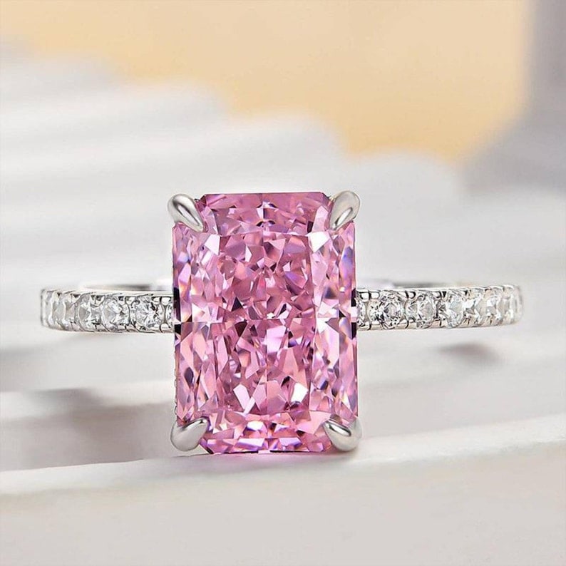 5 Carat - Certified Lab Grown Pink Diamond Ring in 14KT Solid White Gold: Radiant Cut 5 Carat - Certified Lab Grown Pink Diamond Ring in 14KT Solid White Gold - 0.50 Ct Round Cut Lab Grown Diamonds Side Stones (VS1, F Color) – Ring Size US - 7 Excellent Luster - Free Resi