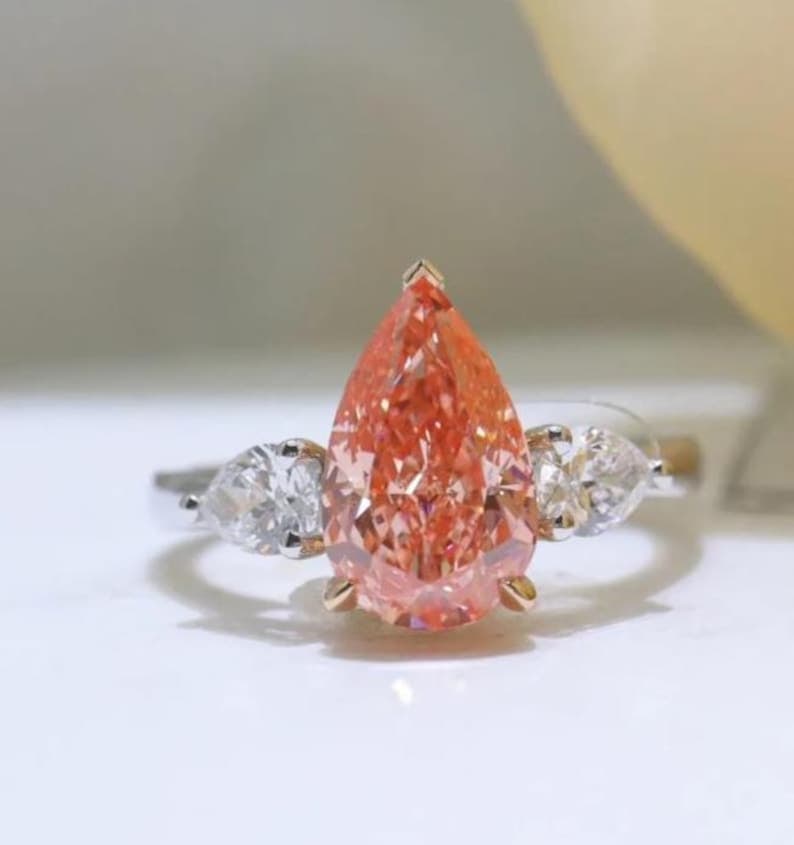 5 Carat - Certified Lab Grown Pink Diamond Ring in 14KT Solid White Gold -: Pear Cut - 5 Carat - Certified Lab Grown Pink Diamond Ring in 14KT Solid White Gold - 1.00 Ct Pear Cut Lab Grown Diamonds Side Stones (VS1, D Color) Excellent Luster – Ring Size US - 6 – Free Resi