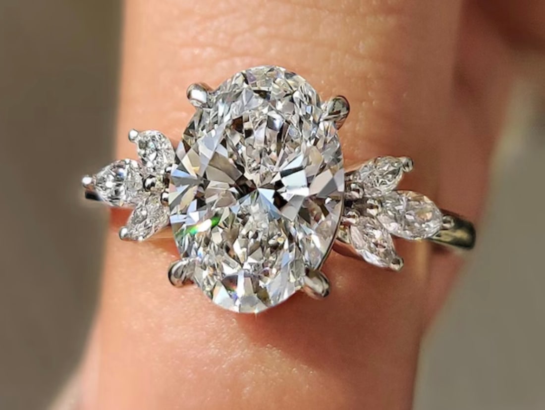 4 Carat Oval Cut Certified D VVS1 Lab Grown Diamond in 14KT Solid White Gold Engagement Ring: 4.00 Carat Oval Cut Certified D VVS1 Lab Grown Diamond in 14KT Solid White Gold Engagement Ring - Side Stones Lab Grown Diamonds vs1 e color 0.60 Ct - Excellent Luster – Ring Size US 6.5 - Free Resi