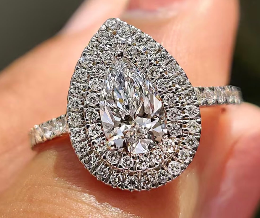 2.5 Carat Pear Cut Certified D VVS1 Lab Grown Diamond in 14KT Solid White Gold Engagement Ring: 2.5 Carat Pear Cut Certified D VVS1 Lab Grown Diamond in 14KT Solid White Gold Engagement Ring - Side Stones Lab Grown Diamonds vs1 e color 0.70 Ct - Excellent Luster – Ring Size US 6 - Free Resizin