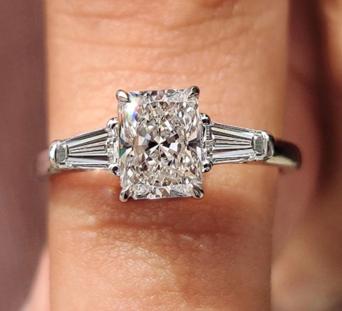 2.5 Carat Radiant Cut Certified D VVS1 Lab Grown Diamond in 14KT Solid White Gold Engagement Ring: 2.5 Carat Radiant Cut Certified D VVS1 Lab Grown Diamond in 14KT Solid White Gold Engagement Ring - Ring Size US - 7 - Side Stone Lab Grown Diamonds 0.40 Ct Vs1 E Color - Excellent Luster -Free Resizi