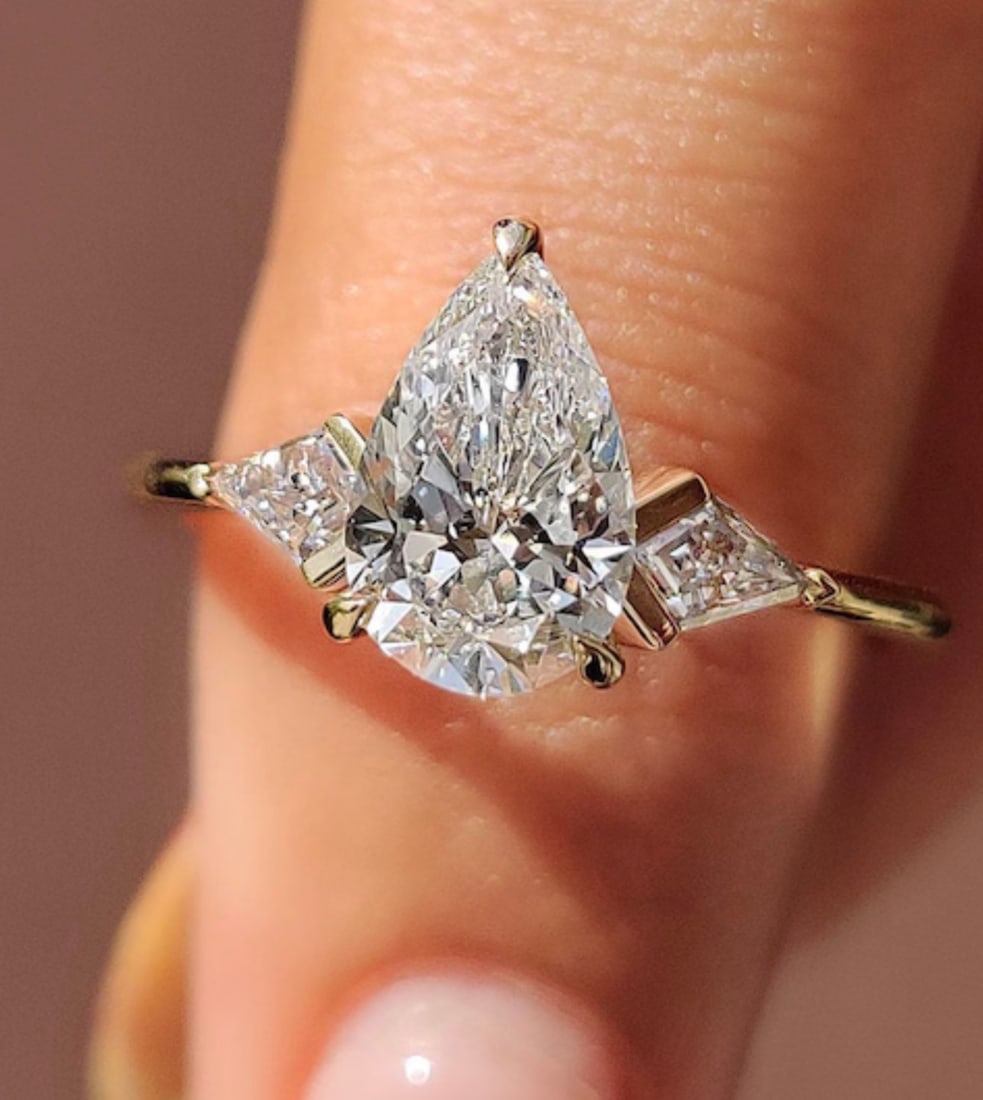 Certified 2.5 Carat Pear Cut D VVS1 Lab Grown Diamond in 14KT Solid Yellow Gold Engagement Ring: Certified 2.5 Carat Pear Cut D VVS1 Lab Grown Diamond in 14KT Solid Yellow Gold Engagement Ring - Ring Size US - 6.5 - Side Stone Fancy Cut Lab Grown Diamonds 0.50 Ct Vs1 E Color - Excellent Luster -F