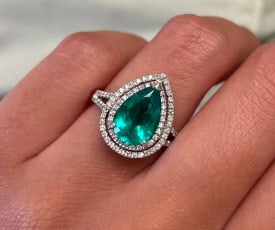 Certified 6.50 Carat Pear Cut Lab Grown Colombian Color Emerald, 14K Solid White Gold Engagement: Certified 6.50 Carat Pear Cut Lab Grown Colombian Color Emerald, 14K Solid White Gold Engagement Ring - Ring Size US 6 - Side Stone is VVS1 D Color Round Cut Lab Grown Diamonds 0.50 Ct - Excellent Lus