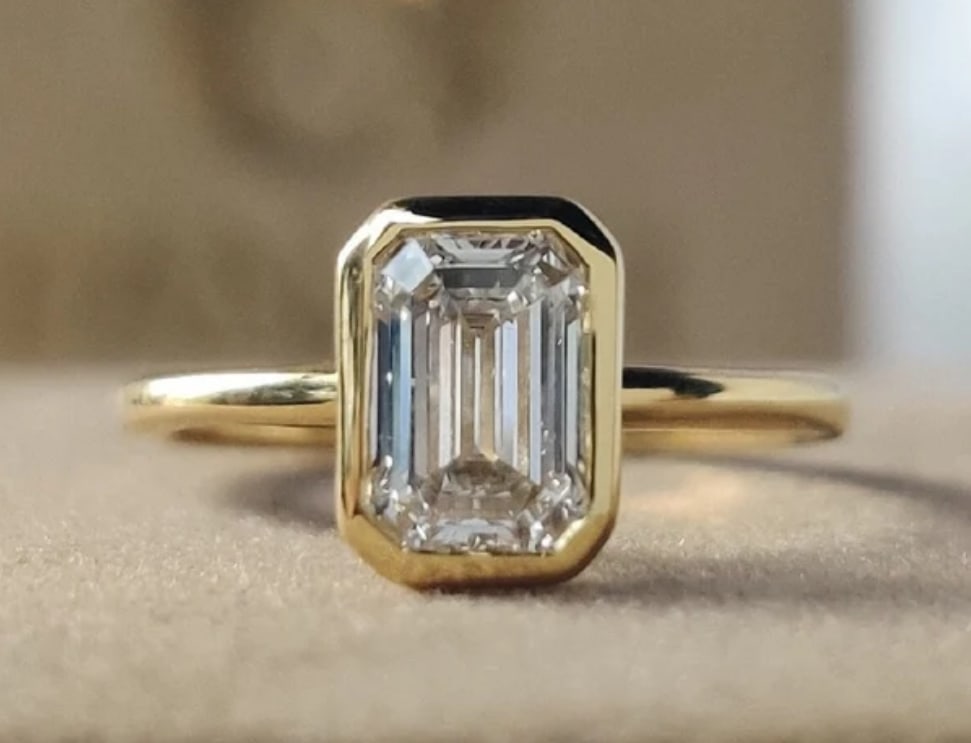 Certified 2.50 Carat Emerald Cut Lab Grown Diamond VVS1 E Color 14kt Solid Yellow Gold Engagement: Certified 2.50 Carat Emerald Cut Lab Grown Diamond VVS1 E Color 14kt Solid Yellow Gold Engagement Ring - Ring Size US 6.5 - Ring Resize Available free of cost - Free Shipping….