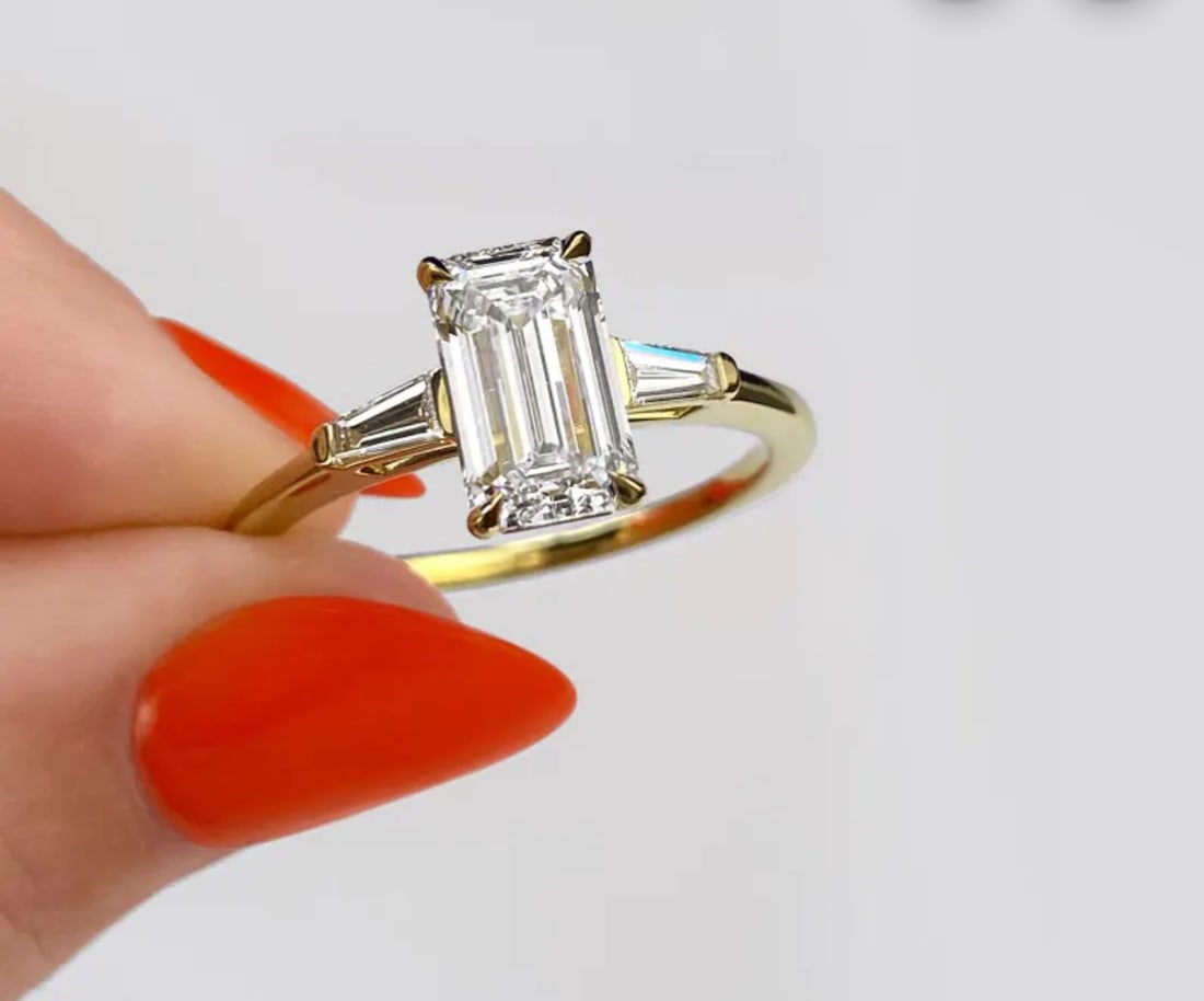 Certified 2.50 Carat Emerald Cut Lab Grown Diamond VVS1 E Color 14kt Solid Yellow Gold Engagement: Certified 2.50 Carat Emerald Cut Lab Grown Diamond VVS1 E Color 14kt Solid Yellow Gold Engagement Ring - Side Stone Lab Grown Diamonds fancy Cut 0.30 Ct - Ring Size is us - 7 - Ring Resize Available f