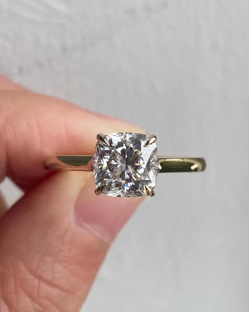 Certified 2.50 Carat Cushion Cut Lab Grown Diamond VVS1 E Color 14kt Solid Yellow Gold Engagement: Certified 2.50 Carat Cushion Cut Lab Grown Diamond VVS1 E Color 14kt Solid Yellow Gold Engagement Ring - Side Diamonds 0.20 Ct VS1 E Color Ring Size US 6.5