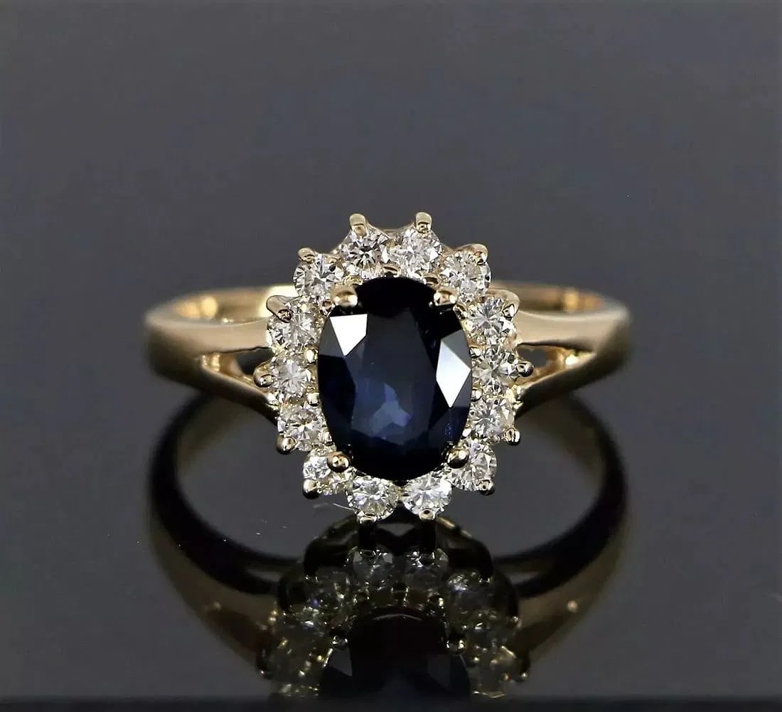 Certified 4 Carat 14KT Solid Yellow Gold lab grown Sapphire Ring: Certified 4 Carat 14KT Solid Yellow Gold lab grown Sapphire Ring - Ring Size US 7 - Side Diamonds 0.40 ct vs1 e color