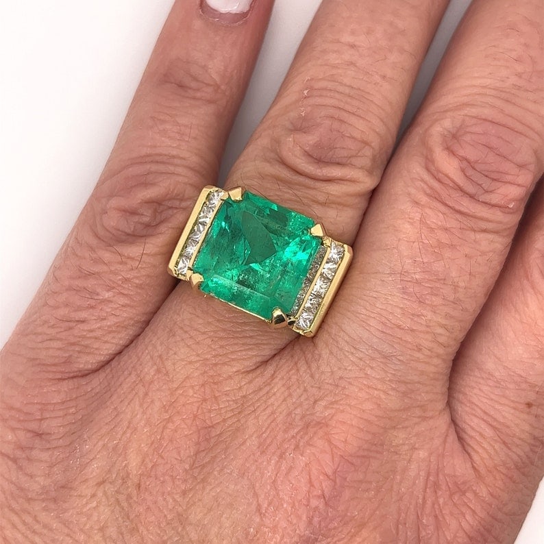 Certified 12 Carat 14KT Solid Yellow Gold Lab Grown Green Emerald Engagement Ring: Certified 12 Carat 14KT Solid Yellow Gold Lab Grown Emerald Engagement Ring - Side Stone Lab Grwon Diamonds vs1 - E Color 0.40 CT Ring Size US 8