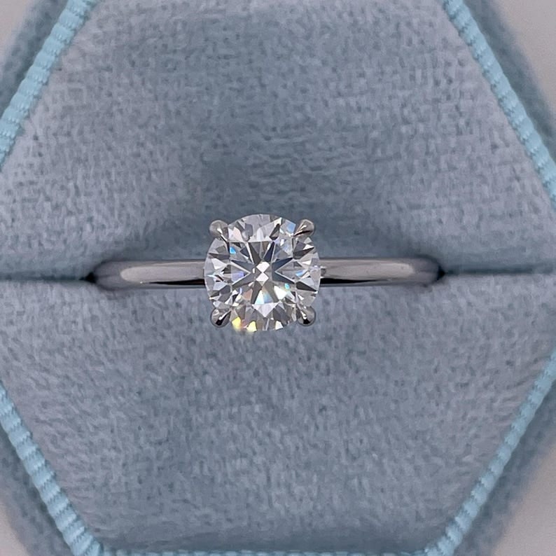 Certified 2.50 Carat 14KT Solid White Gold Lab Grown Diamond Round Cut Engagement Ring: Certified 2.50 Carat 14KT Solid White Gold D VVS1 Lab Grown Diamond Round Cut Engagement Ring - Ring Size US - 7