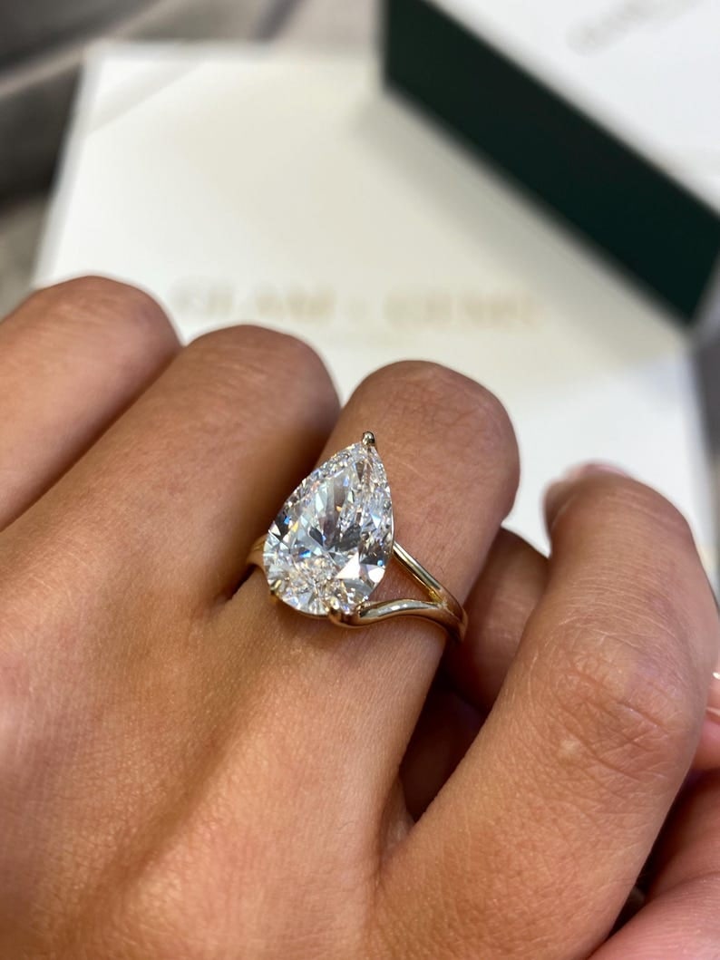 Certified 6 Carat 14KT Solid Yellow Gold Lab Grown Diamond Pear Cut Engagement Ring: Certified 6 Carat 14KT Solid Yellow Gold D VVS1 Lab Grown Diamond Pear Cut Engagement Ring - Ring Size US - 6