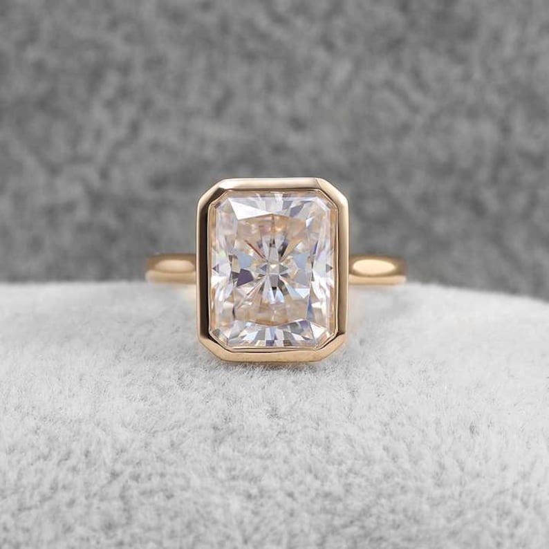 Certified 6.5 Carat Radiant Cut Lab Grown Diamond VVS1 D Color 14kt Solid Yellow Gold Engagement: Certified 6.5 Carat Radiant Cut Lab Grown Diamond VVS1 D Color 14kt Solid Yellow Gold Engagement Ring - Side Stone is t Lab Grown Diamonds 0.40 ct vs1 e color .. Ring Size US 6- Ring Resize Available 