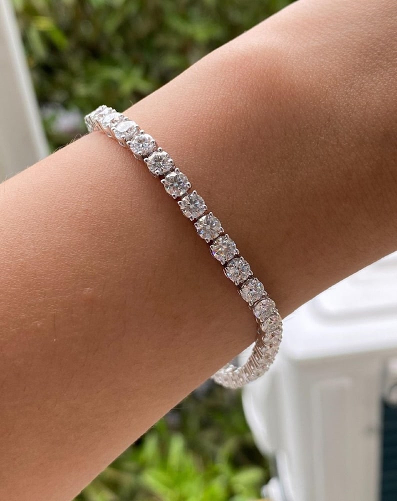 Certified 5.00 MM Lab Grown Diamond D VVS1 Color 14kt Solid White Gold Tennis Bracelet: Certified 5.00 MM Lab Grown Diamond D VVS1 Color 14kt Solid White Gold Tennis Bracelet , 10.00 Carat Lab Grown Diamond D VVS1 Color Size 7 Inches