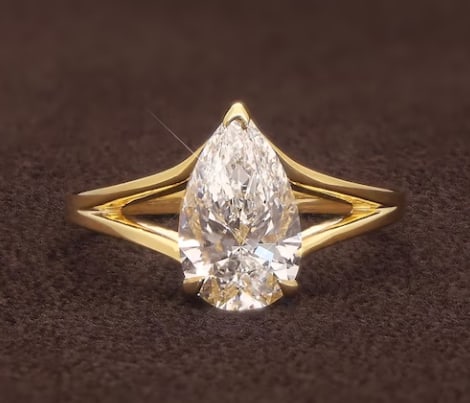 4 Carat Pear Cut Certified D VVS1 Lab Grown Diamond in 14KT Solid Yellow Gold Engagement Ring: 4 Carat Pear Cut Certified D VVS1 Lab Grown Diamond in 14KT Solid Yellow Gold Engagement Ring - Ring Size US - 6