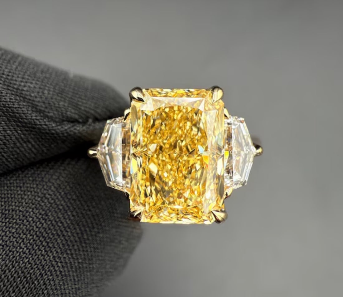 7.5 Ct Radiant Cut Certified Yellow VVS1 Lab Grown Diamond in 14KT Solid Yellow Gold Engagement: 7.5 Ct Radiant Cut Certified Yellow VVS1 Lab Grown Diamond in 14KT Solid Yellow Gold Engagement Ring - Side Stone Lab Grown Diamonds VVS1 D Fnacy Cut 0.80 Ct - Excellent Luster -& Free Shipping - Ring