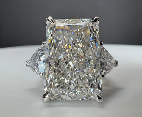 10 Carat Radiant Cut Certified D VVS1 Lab Grown Diamond in 14KT Solid White Gold Engagement Ring: 10 Carat Radiant Cut Certified D VVS1 Lab Grown Diamond in 14KT Solid White Gold Engagement Ring - Size Stone Lab Grown Diamonds VVS1 D color Fancy cut 1.60 ct - Excellent Luster -& Free Shipping - Ri