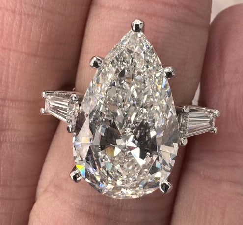 Certified 10 Carat Pear Cut Lab Grown Diamond VVS1 E Color 14kt Solid White Gold Engagement Ring: Certified 10 Carat Pear Cut Lab Grown Diamond VVS1 E Color 14kt Solid White Gold Engagement Ring - Side Lab Grown Diamonds 0.60 Ct VS1 E Color Ring Size US 6.5