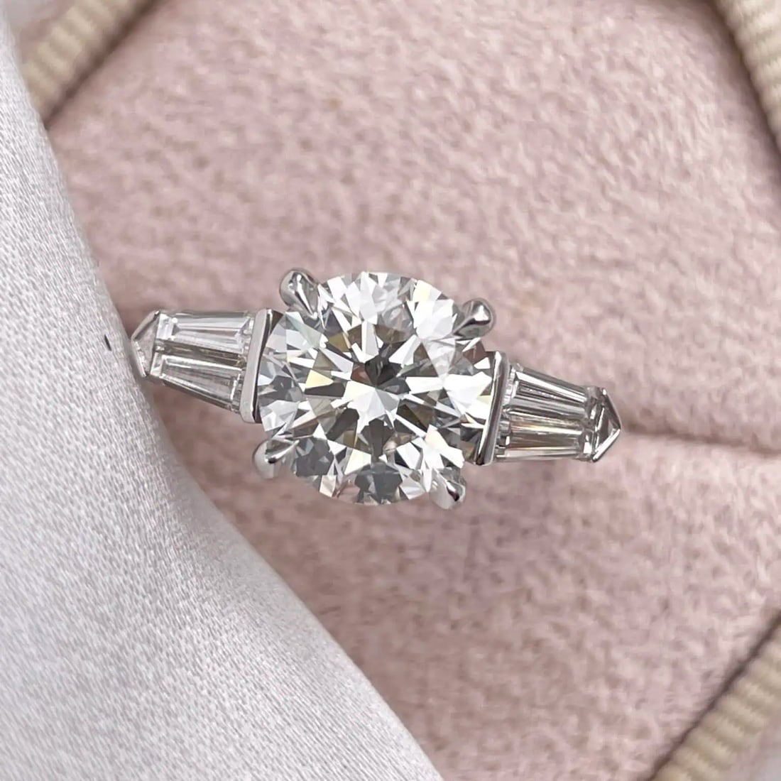 Certified 4.5 Carat Lab Grown Diamond 14kt Solid White Gold Engagement Ring: Certified 4.50 Carat Lab Grown Diamond 14kt Solid White Gold Engagement Ring - E VVS Round Cut - Side Stones Lab Grwon Diamonds Fancy Cut VS1 - E Color - 0.60 - Ring Size US 6 - Resize Available free 