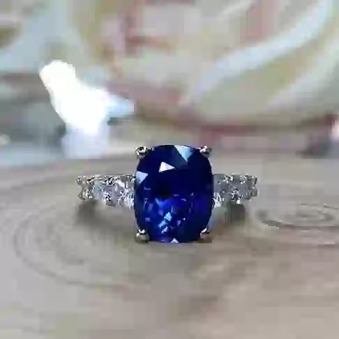 Certified 8 Carat 14KT Solid White Gold lab grown Sapphire Ring: Certified 8 Carat 14KT Solid White Gold lab grown Sapphire Ring Size US - 8 - Side Diamonds 0.90 ct vs1 f color round cut