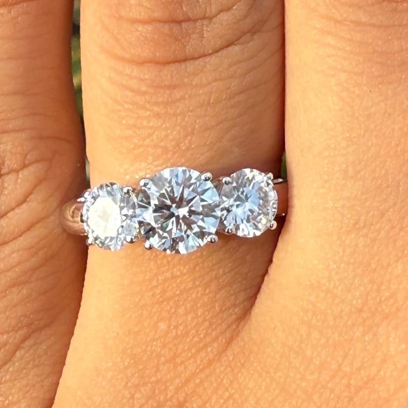4.00 Carat Round Cut Certified D VVS1 Three Stone Lab Grown Diamond in 14KT Solid White Gold: 4.00 Carat Round Cut Certified D VVS1 Three Stone Lab Grown Diamond in 14KT Solid Yellow Gold Engagement Ring - Side Stone Lab Grown Diamonds VVS1 D color Round cut 2.00 ct - Excellent Luster - Ring S