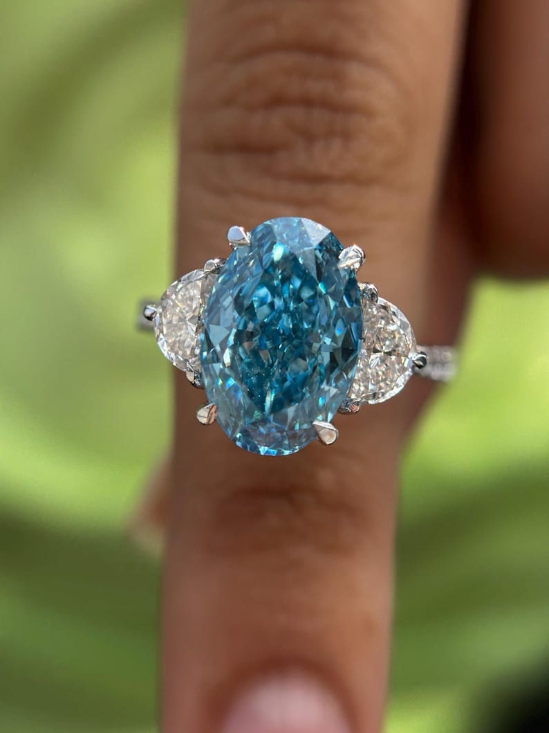 10.00 Carat Oval Cut Certified D VVS1 Blue Lab Grown Diamond in 14KT Solid White Gold Engagement: 10.00 Carat Oval Cut Certified D VVS1 Blue Lab Grown Diamond in 14KT Solid White Gold Engagement Ring - Side Stone Lab Grown Diamonds VVS1 D color Round cut 2.5 ct - Excellent Luster - Ring Size US 7