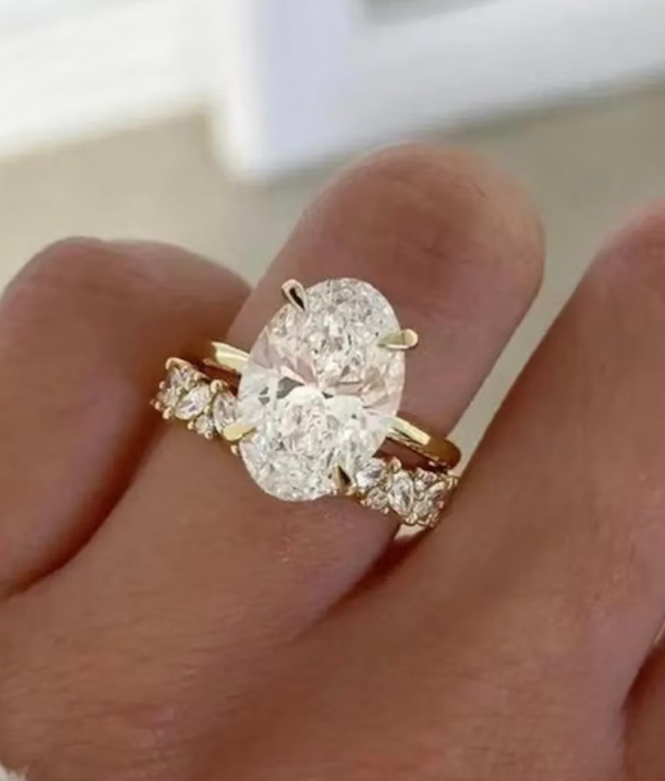 7.00 Carat Oval Cut Certified D VVS1 Lab Grown Diamond in 14KT Solid Yellow Gold Engagement Ring: 7.00 Carat Oval Cut Certified D VVS1 Lab Grown Diamond in 14KT Solid Yellow Gold Engagement Ring With Band - Side Stone Lab Grown Diamonds VVS1 D color Round cut 1.5 ct - Excellent Luster - Ring Size 
