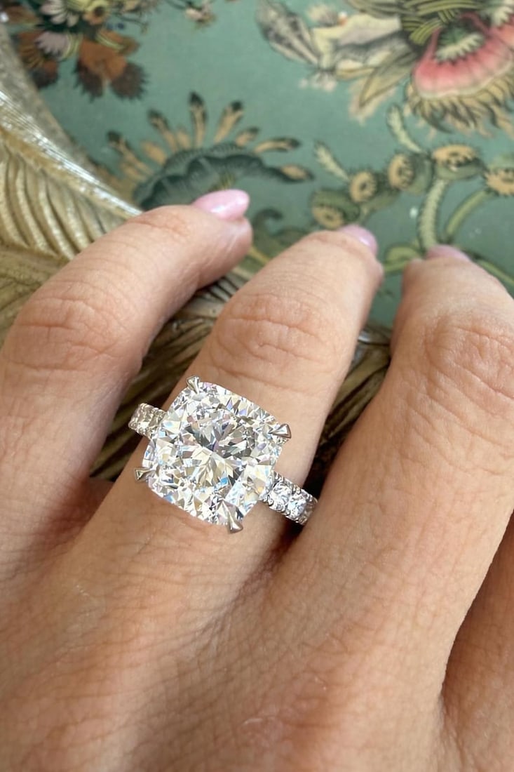 10.00 Carat Cushion Cut Certified D VVS1 Lab Grown Diamond in 14KT Solid White Gold Engagement Ring: 10.00 Carat Cushion Cut Certified D VVS1 Lab Grown Diamond in 14KT Solid White Gold Engagement Ring - Side Stone Lab Grown Diamonds VVS1 D color Round cut 2.00 ct - Excellent Luster -& Free Shipping -