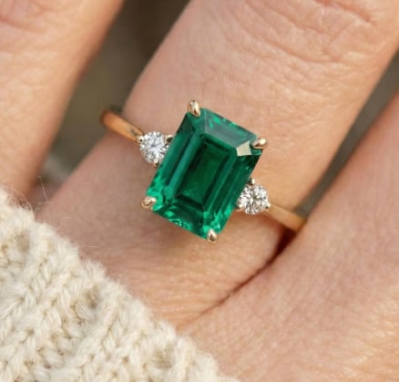 6.00 Carat Emerald Cut Certified Lab Grown Green Emerald in 14KT Solid Rose Gold Engagement Ring: 6.00 Carat Emerald Cut Certified Lab Grown Green Emerald in 14KT Solid Rose Gold Engagement Ring - Side Stone Lab Grown Diamonds VVS1 D color Round cut 0.20 ct - Excellent Luster -& Free Shipping - Ri