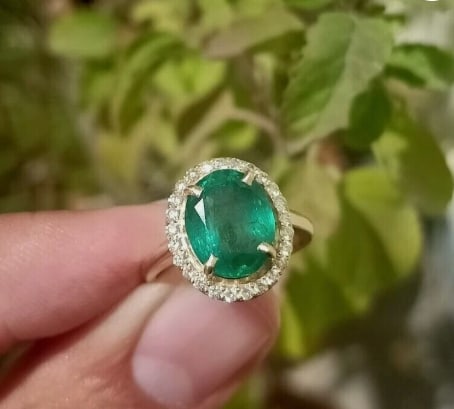 5.00 Carat Oval Cut Certified Natural Emerald & Natural Diamonds 14KT Solid Yellow Gold Engagement: 5.00 Carat Oval Cut Certified Natural Emerald & Natural Diamonds 14KT Solid Yellow Gold Engagement Ring - Side Stone Real Diamonds SI1 - H Color Round Cut 0.35 ct - Ring Size US 7