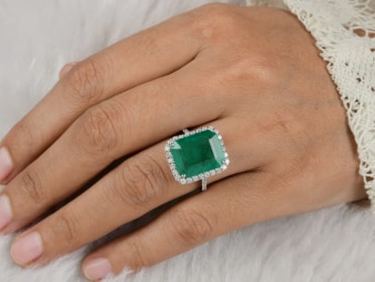 6.00 Carat Emerald Cut Certified Natural Emerald & Natural Diamonds 14KT Solid White Gold Engagement: 6.00 Carat Emerald Cut Certified Natural Emerald & Natural Diamonds 14KT Solid White Gold Engagement Ring - Side Stone Real Diamonds SI1 - H Color Round Cut 0.30 ct - Ring Size US 6.5