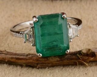 5.00 Carat Emerald Cut Certified Natural Emerald & Natural Diamonds 14KT Solid White Gold Engagement: 5.00 Carat Emerald Cut Certified Natural Emerald & Natural Diamonds 14KT Solid White Gold Engagement Ring - Side Stone Real Diamonds SI1 - H Color Round Cut & Fancy 0.70 ct - Ring Size US 6.5