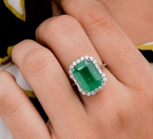 5.50 Carat Emerald Cut Certified Natural Emerald & Natural Diamonds 14KT Solid White Gold Engagement: 5.50 Carat Emerald Cut Certified Natural Emerald & Natural Diamonds 14KT Solid White Gold Engagement Ring - Side Stone Real Diamonds SI1 - H Color Round Cut 0.40 ct - Ring Size US 6