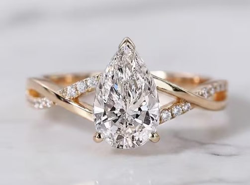 Certificted 3.00 Carat Pear Cut D VVS1 Lab Grown Diamond 14k Yellow Gold Engagment Ring: Certificted 3.00 Carat Pear Cut D VVS1 Lab Grown Diamond 14k Yellow Gold Engagment Ring | Side Stone Lab Grown Diamonds VVS1 D Color Round Cut 0.30 ct - Ring Size US 6