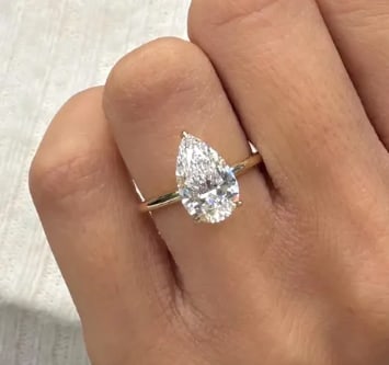 Certificted 4.00 Carat D VVS1 Pear Cut Lab Grown Diamond 14k Yellow Gold Solitaire Engagment Ring: Certificted 4.00 Carat D VVS1 Pear Cut Lab Grown Diamond 14k Yellow Gold solitaire Engagment Ring| Ring Size 6.5
