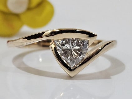 Certificted 1.00 Carat D VVS1 Trillion Cut Lab Grown Diamond 14k Yellow Gold Solitaire Engagment: Certificted 1.00 Carat D VVS1 Trillion Cut Lab Grown Diamond 14k Yellow Gold Solitaire Engagment Ring