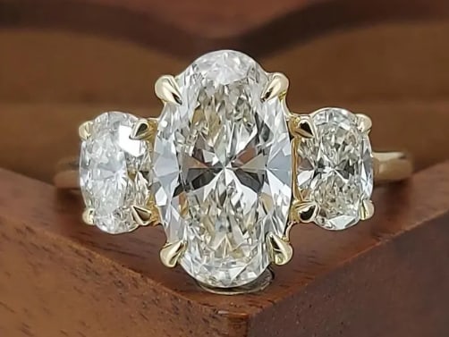 Certificted 6.00 Carat D VVS1 Oval Cut Lab Grown Diamond 14k Rose Gold Three Stone Engagment Ring: Certificted 6.00 Carat D VVS1 Oval Cut Lab Grown Diamond 14k Rose Gold Three Stone Engagment Ring|Side Stone Lab Grown Diamonds VVS1 D Color Oval Cut 2.00 ct Ring Size US - 7.5