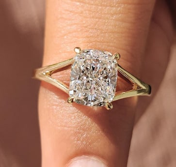 Certificted 4.00 Carat D VVS1 Radiant Cut Lab Grown Diamond 14k Rose Gold Ring: Certificted 4.00 Carat D VVS1 Radiant Cut Lab Grown Diamond 14k Rose Gold Ring|Ring Size US - 7